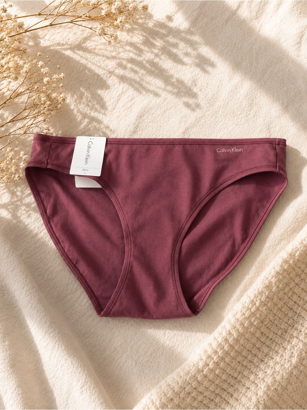 Calvin Klein Women's Bikini Briefs - Burgundy